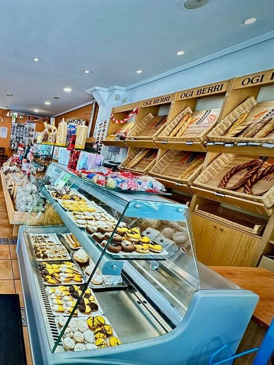 Ogi Berri Puiana vista general interior local